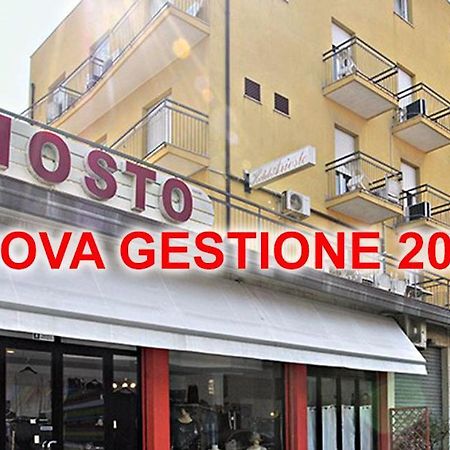 Hotel Ariosto Rimini Kültér fotó