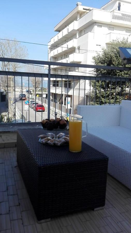 Hotel Ariosto Rimini Kültér fotó