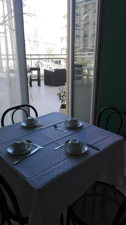 Hotel Ariosto Rimini Kültér fotó