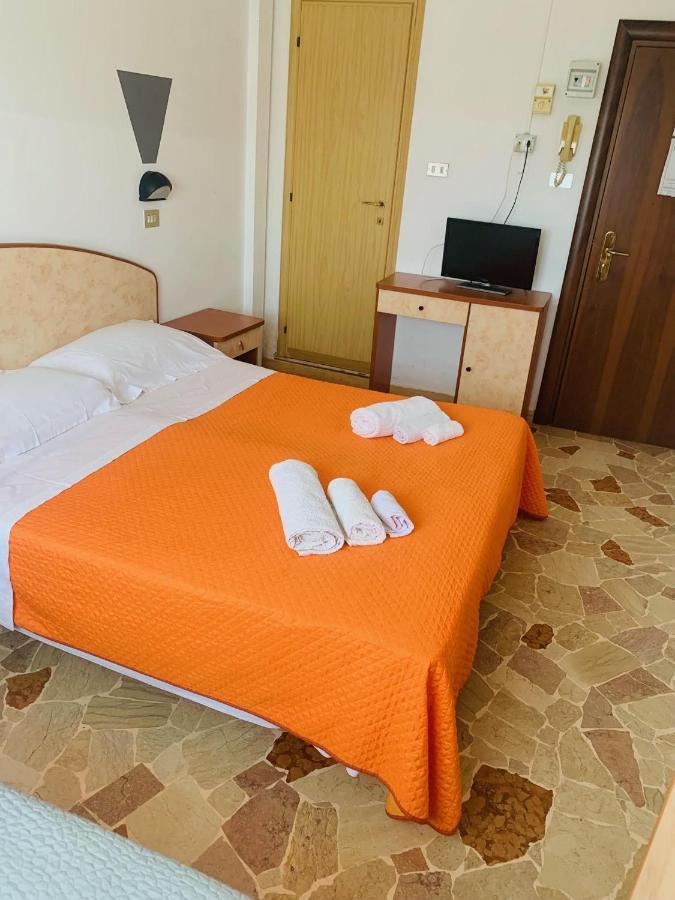 Hotel Ariosto Rimini Kültér fotó