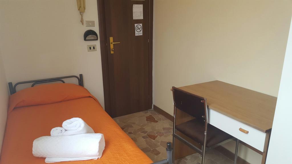 Hotel Ariosto Rimini Kültér fotó